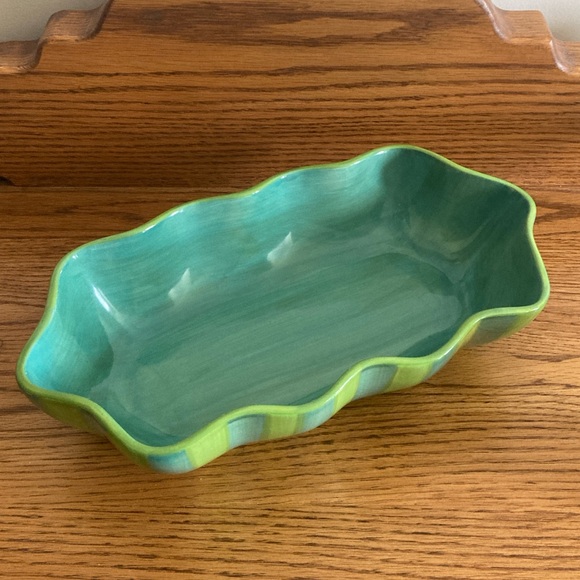 Gail Pittman Ruffle Oval Bowl and Cheese Spreaders - Picture 3 of 8